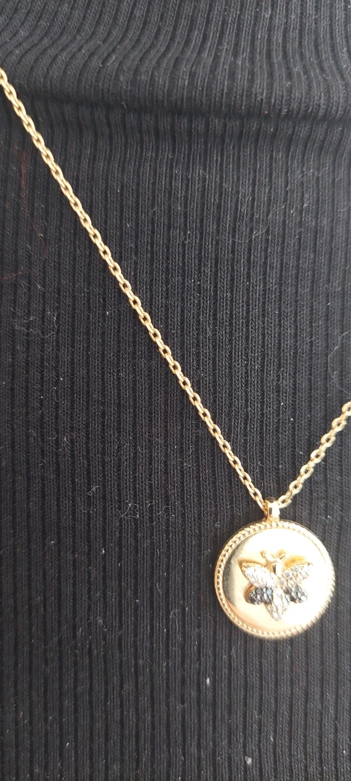 Collier Médaille Abeille Doré & Strass Éclatants (Noir/Blanc) - 4.44g – photo 3